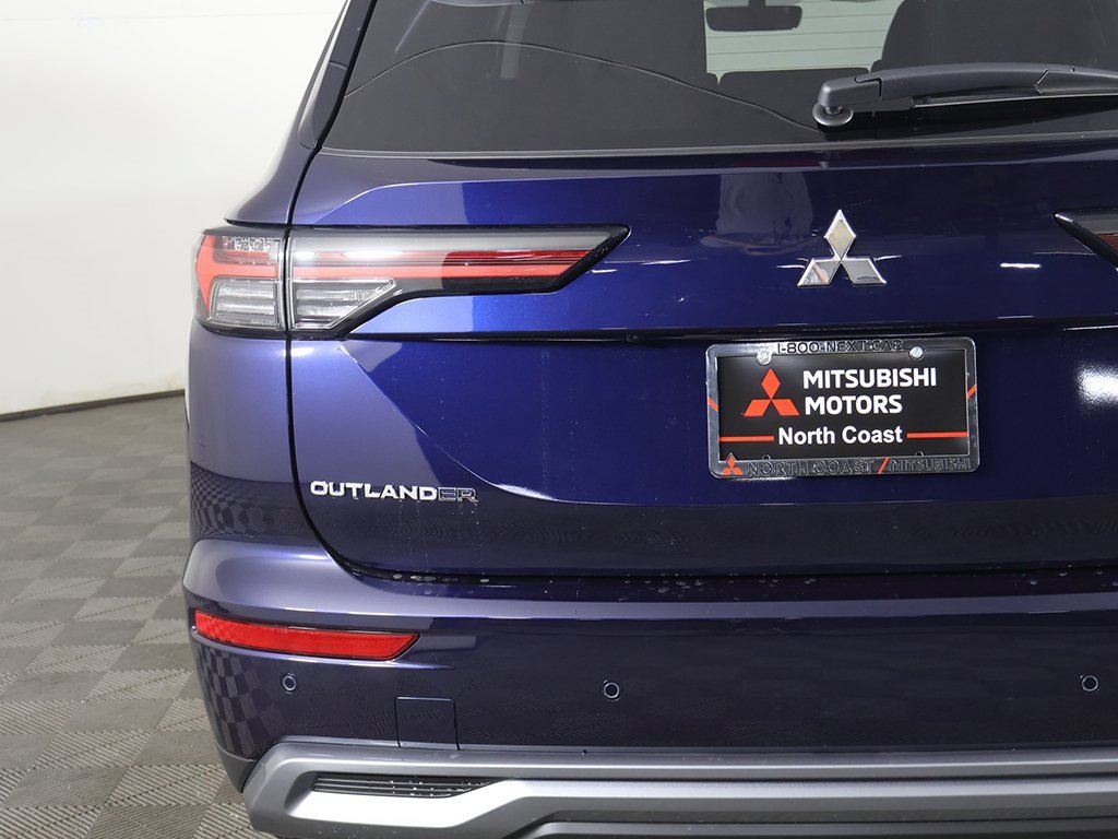 New 2025 Mitsubishi Outlander SE image 17