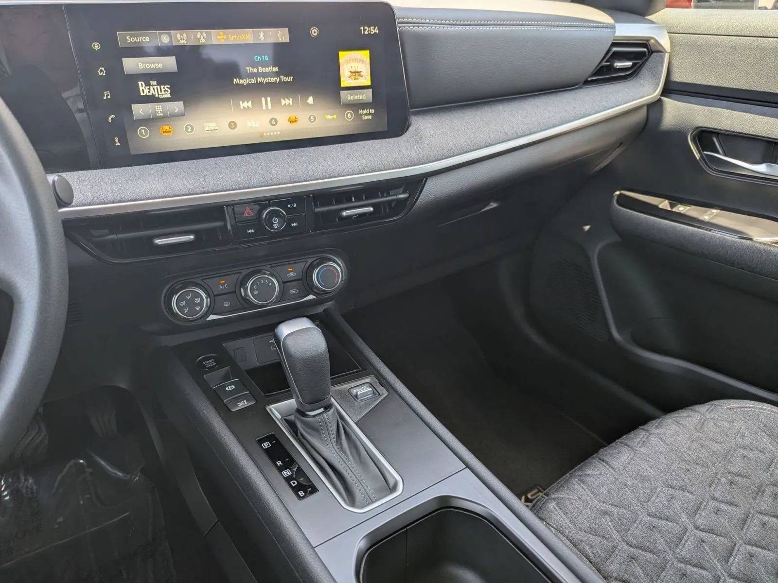 Used 2025 Nissan Kicks SV FWD image 24