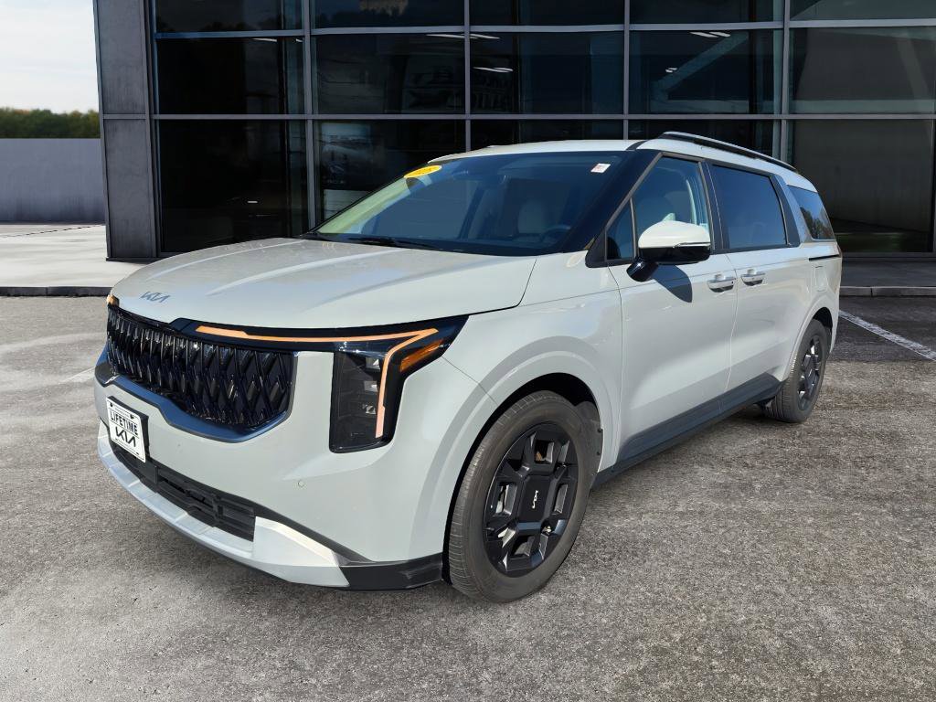 Used 2025 Kia Carnival EX image 1