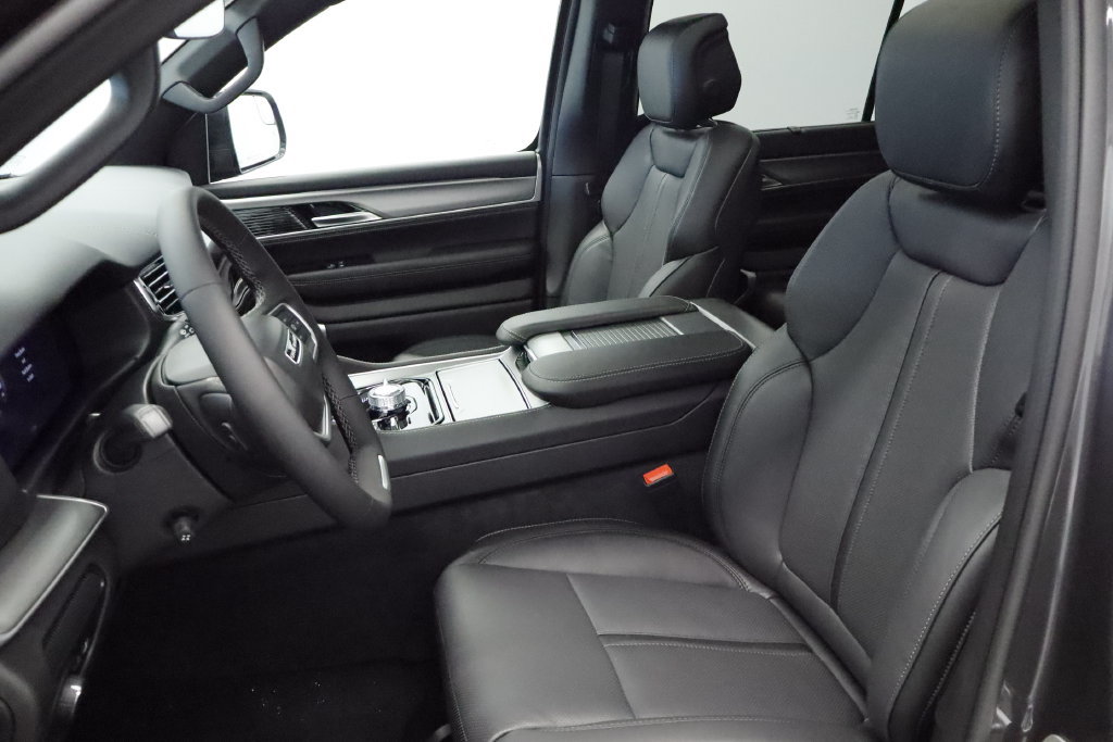 New 2026 Jeep Grand Wagoneer L Limited AWD/4WD image 13