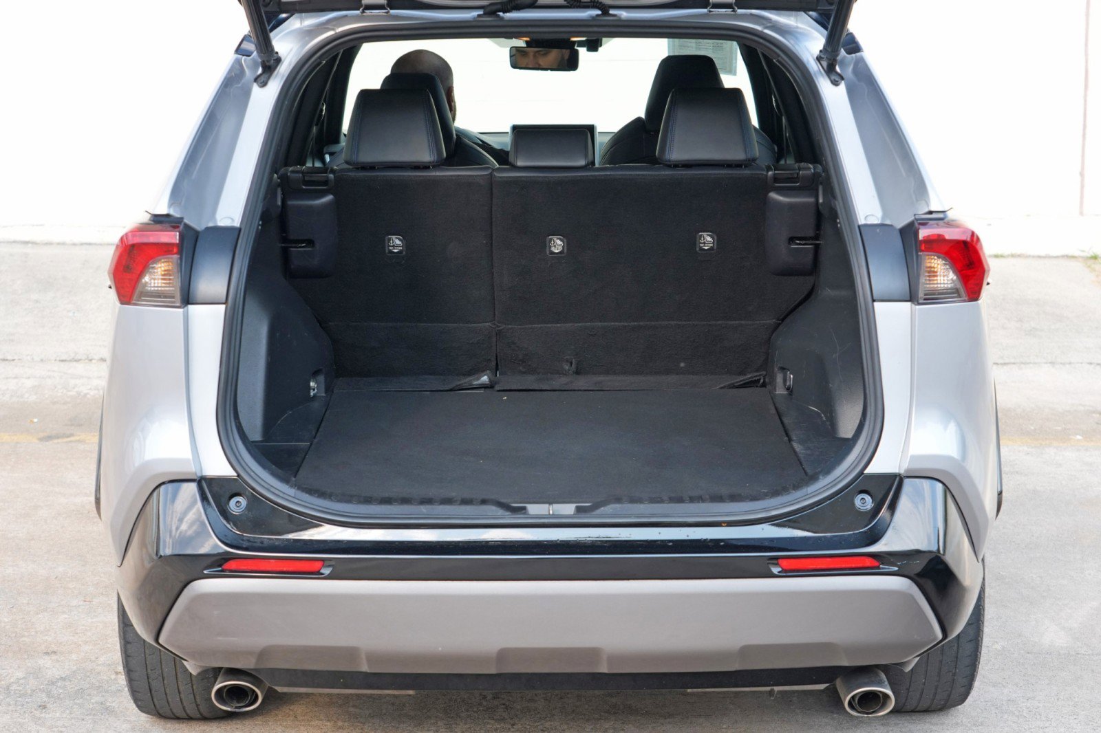 Used 2019 Toyota RAV4 XSE w/ XSE Weather Package AWD/4WD image 9