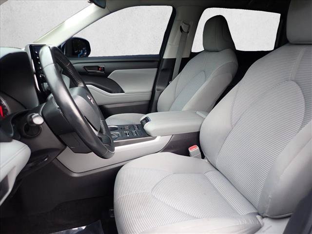 Used 2022 Toyota Highlander LE AWD/4WD image 12