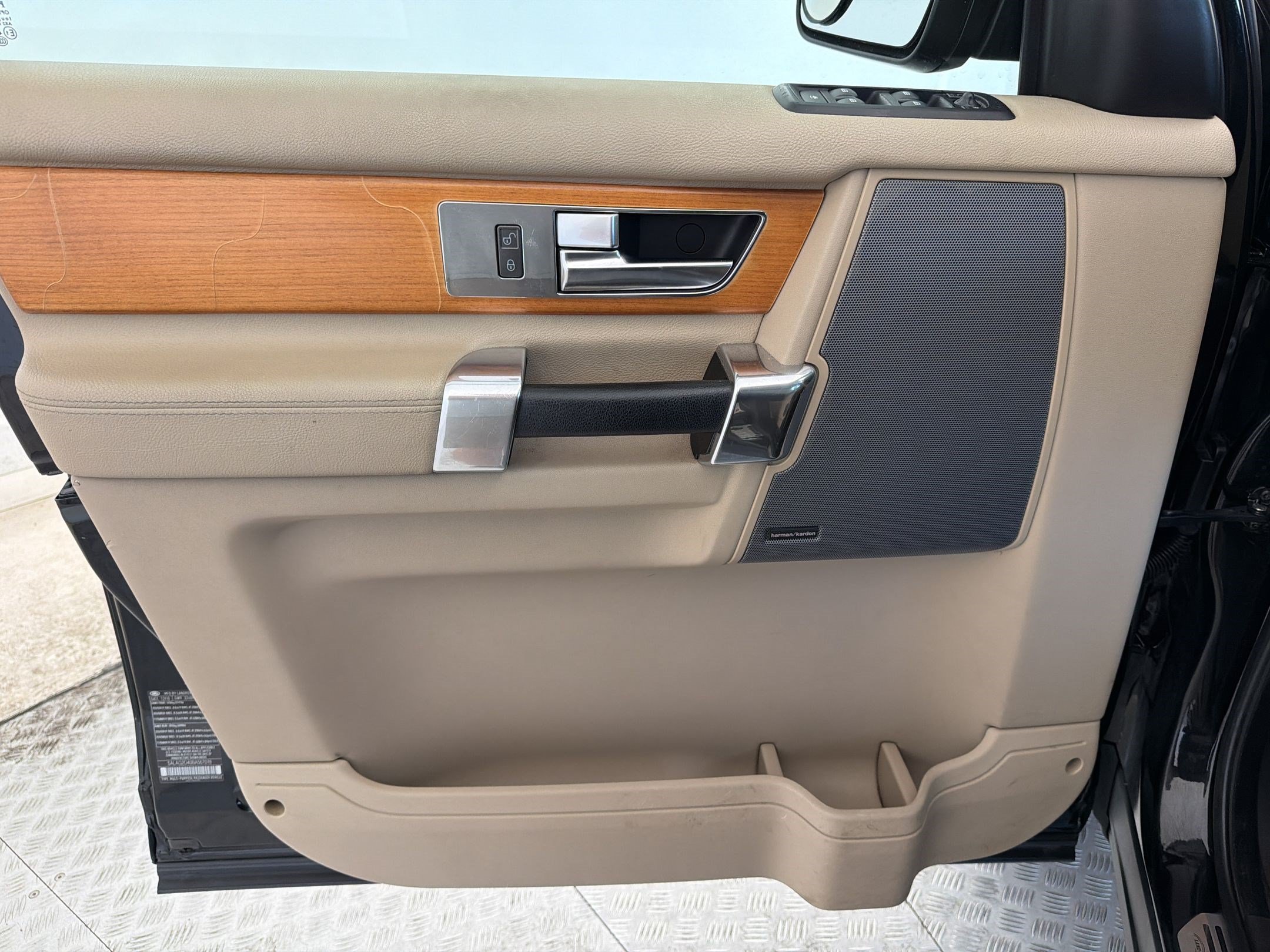 Used 2011 Land Rover LR4 HSE AWD/4WD image 13