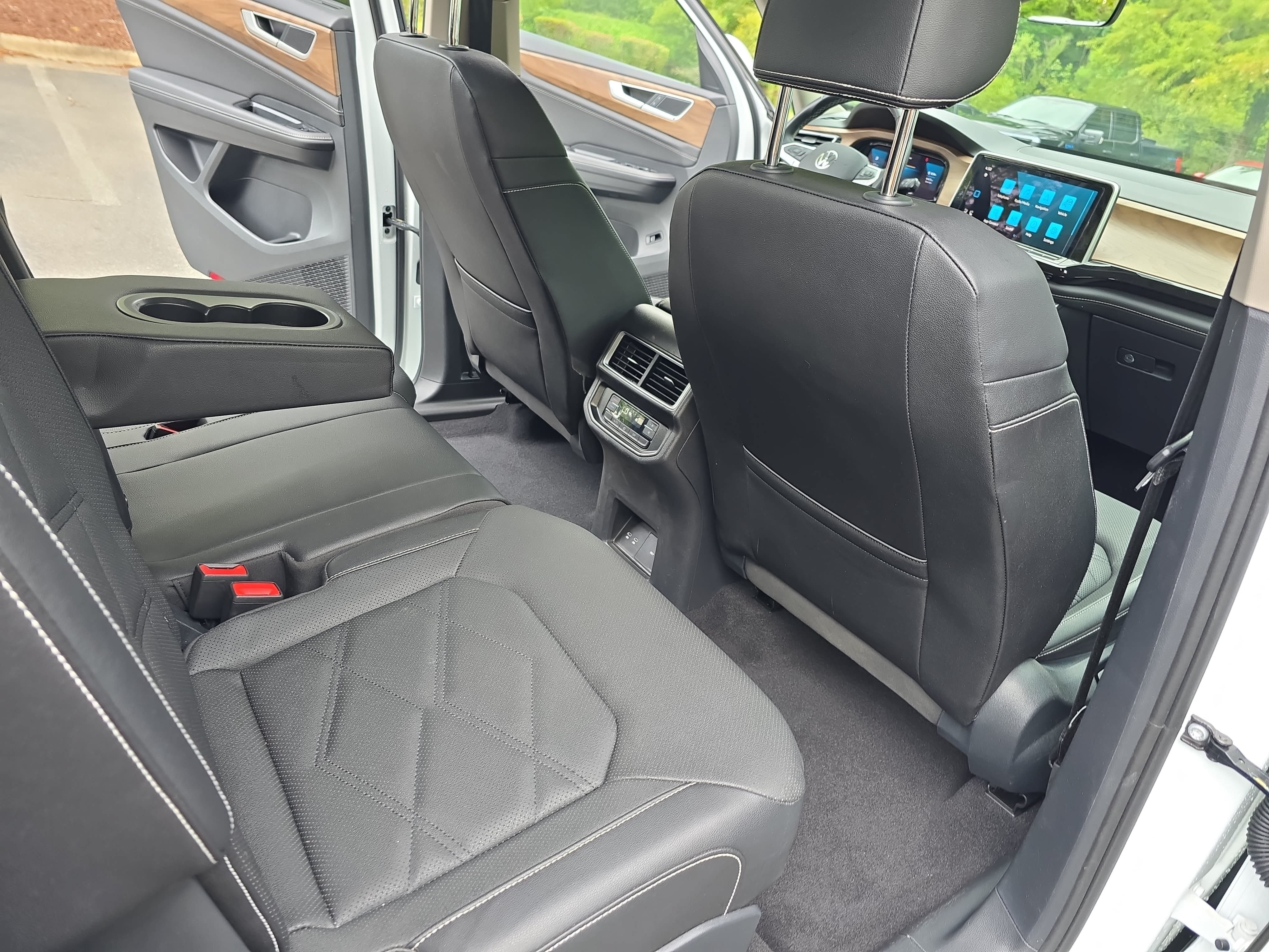 Used 2026 Volkswagen Atlas SE w/ Black Wheel Package FWD image 11