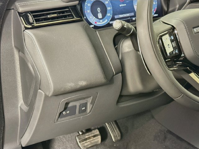 New 2026 Land Rover Range Rover Velar Belgravia AWD/4WD image 10