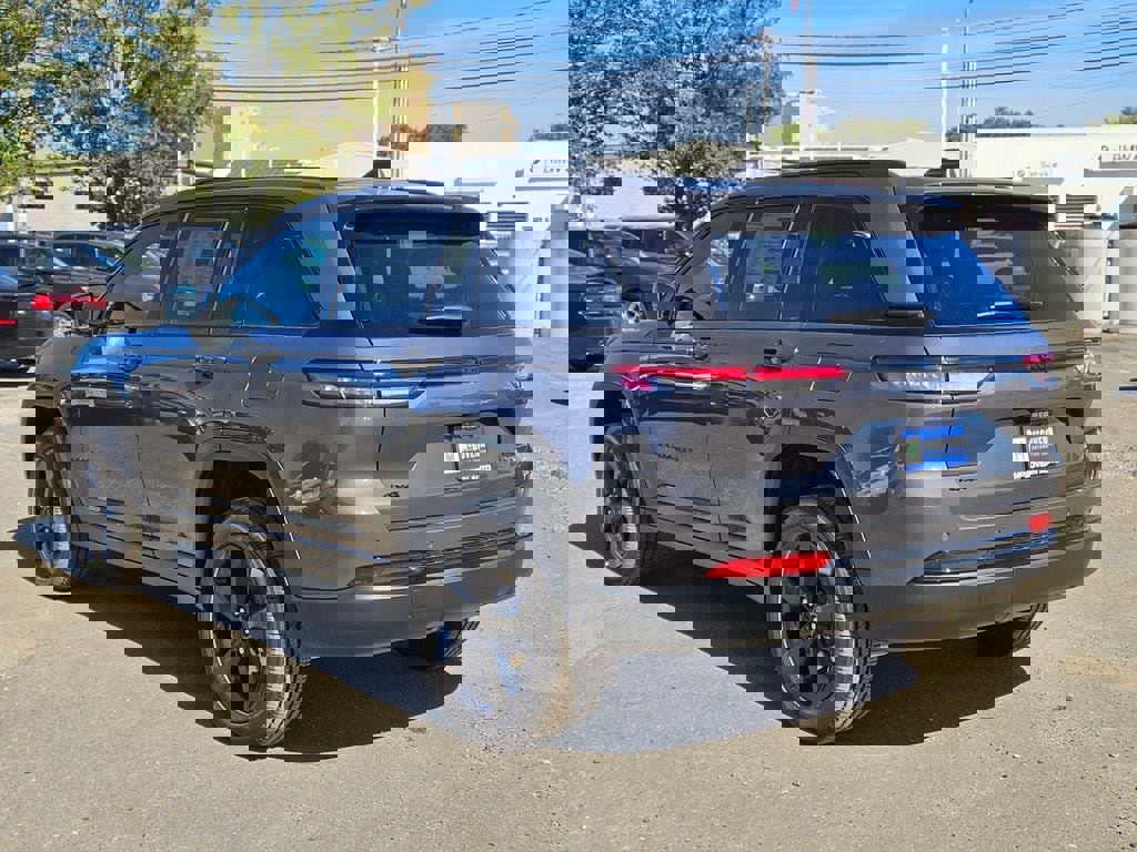New 2025 Jeep Grand Cherokee Altitude image 3