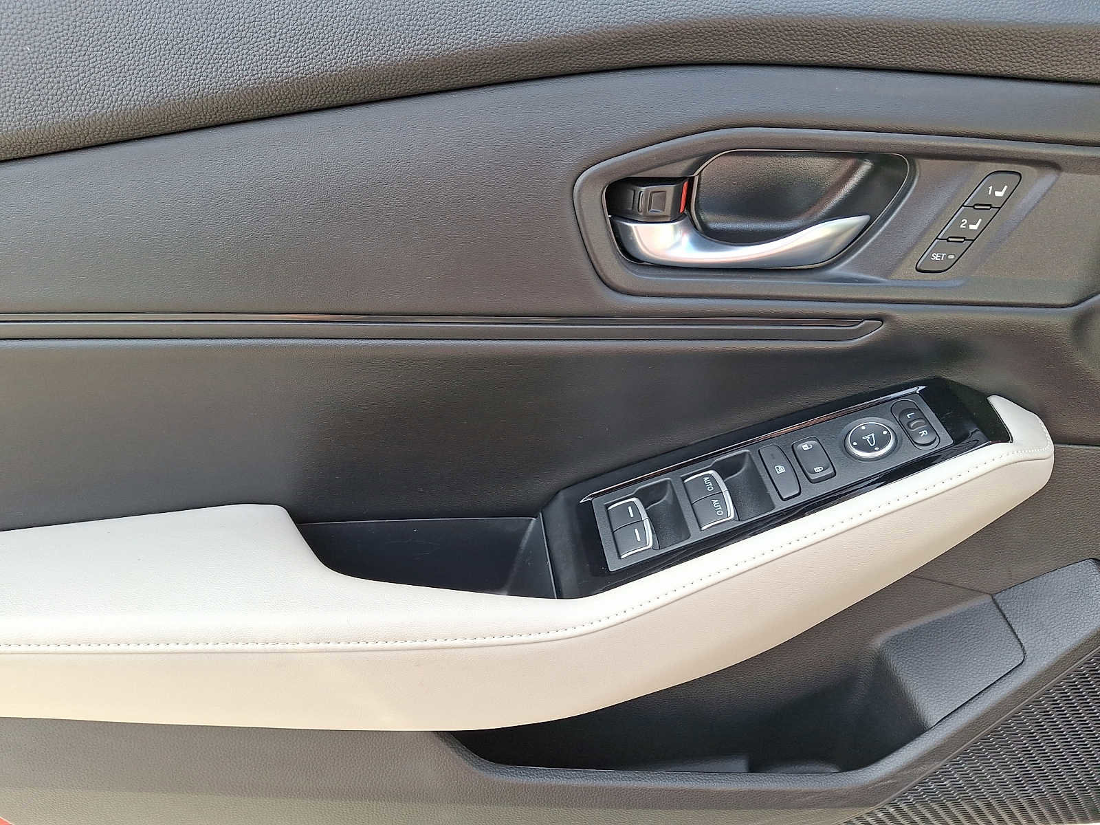 Used 2023 Honda Accord Touring image 9