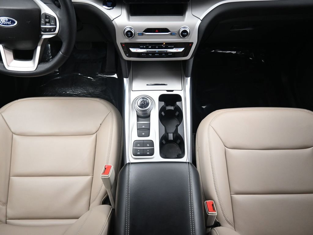 Used 2024 Ford Explorer XLT w/ Equipment Group 202A image 32