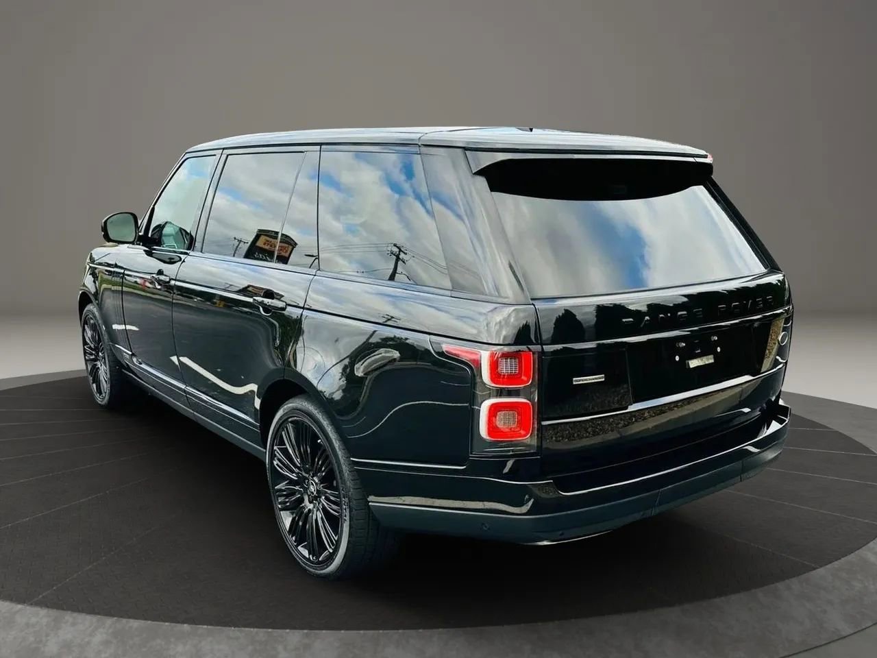 Used 2018 Land Rover Range Rover Long Wheelbase Supercharged AWD/4WD image 6