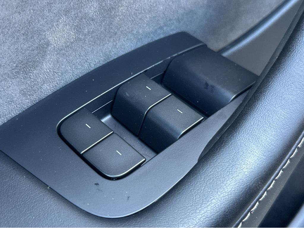 Used 2023 Tesla Model Y Long Range AWD/4WD image 31