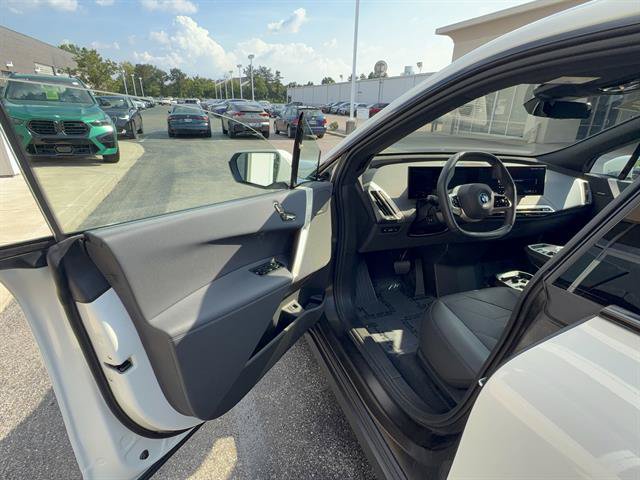 Used 2024 BMW iX xDrive50 AWD/4WD image 7