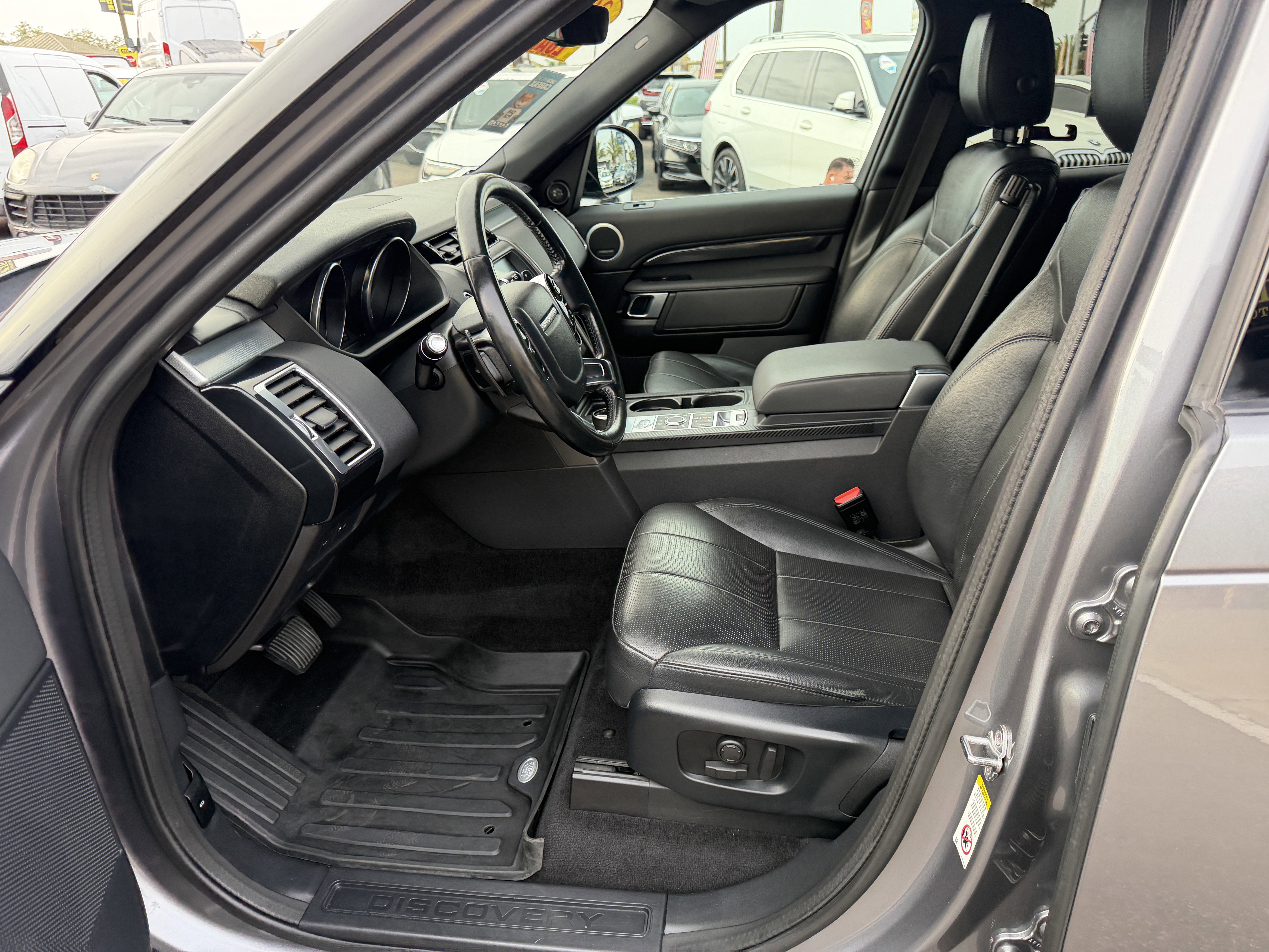 Used 2020 Land Rover Discovery Landmark AWD/4WD image 18