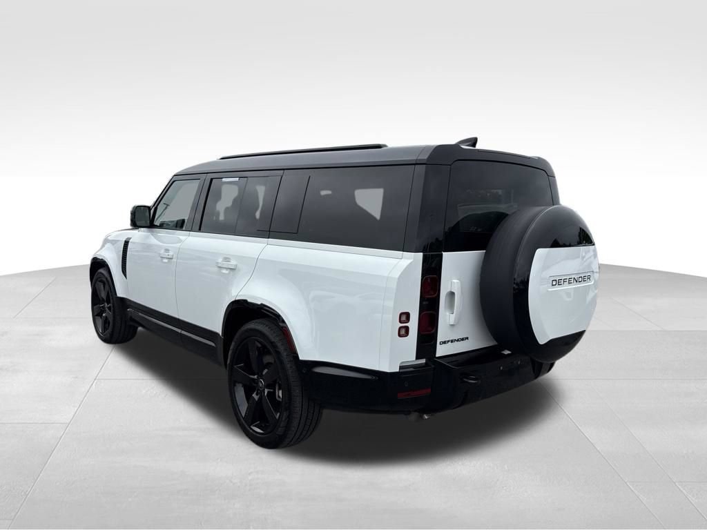 Used 2025 Land Rover Defender 130 X-Dynamic SE AWD/4WD image 8