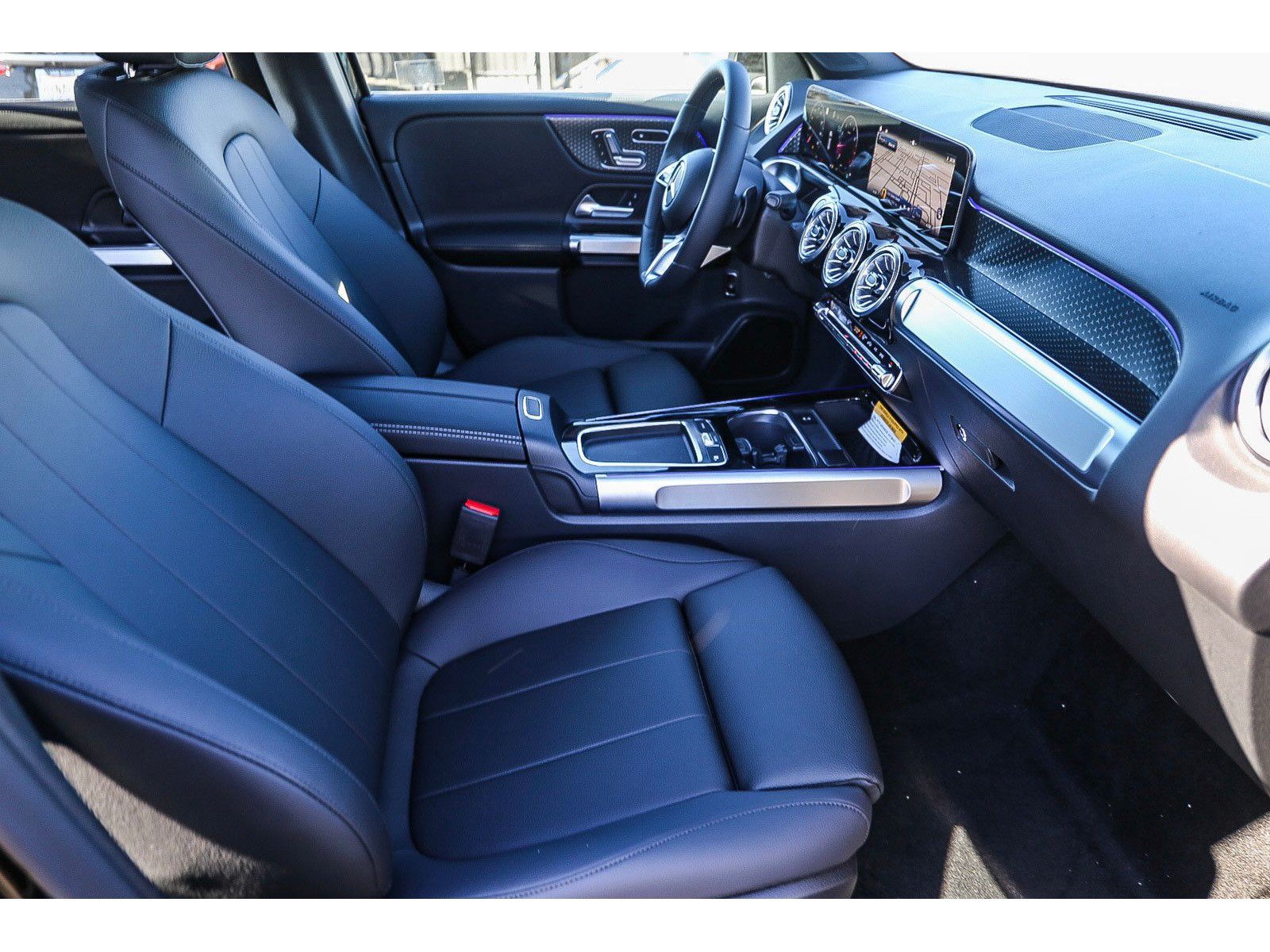 Used 2024 Mercedes-Benz GLB 250 4MATIC image 20
