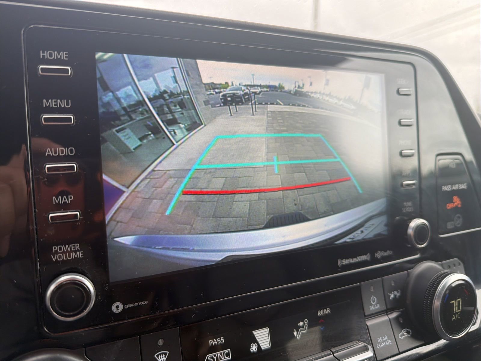 Used 2022 Toyota Highlander XLE AWD/4WD image 14