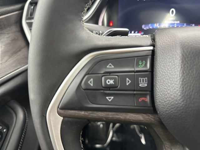 Used 2025 Jeep Grand Cherokee Limited w/ Black Appearance Package image 15