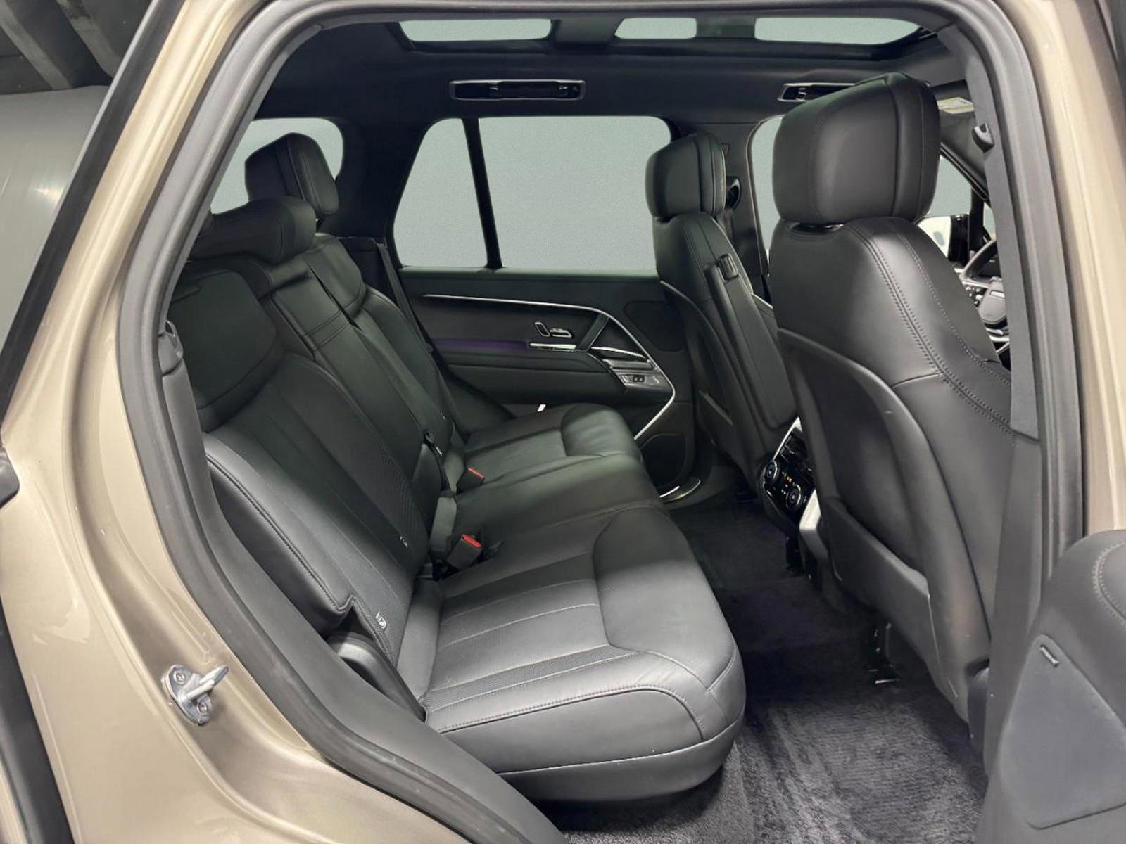 Used 2023 Land Rover Range Rover SE image 10