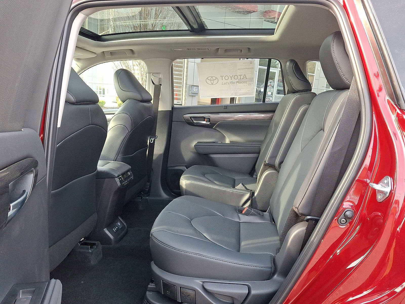 New 2026 Toyota Highlander Platinum image 13