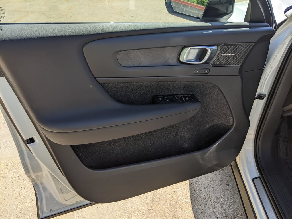 Certified 2023 Volvo C40 P8 Recharge Ultimate AWD/4WD image 9