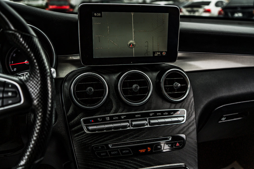 Used 2019 Mercedes-Benz GLC 300 4MATIC image 30