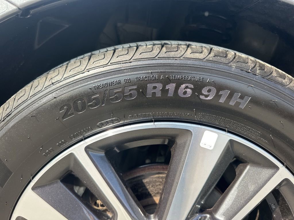 Used 2025 Nissan Versa SV image 26