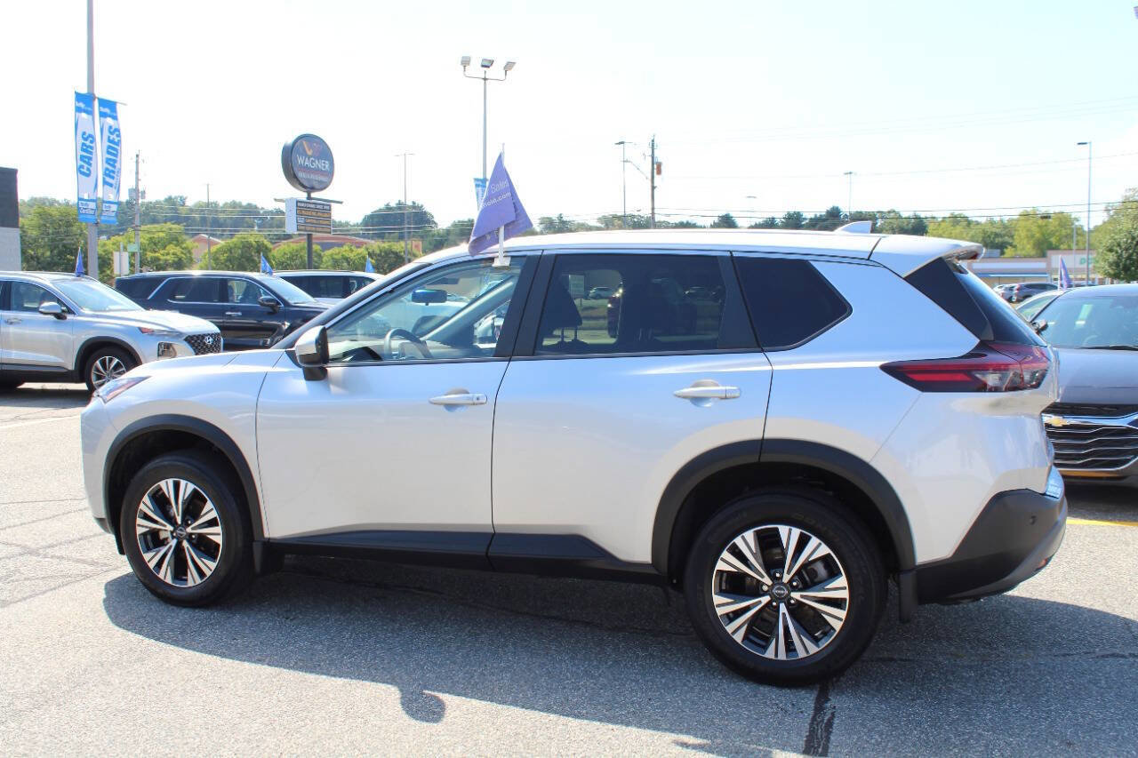 Used 2023 Nissan Rogue SV image 10