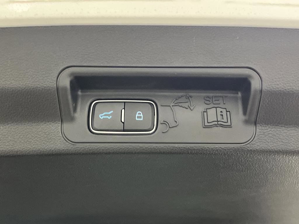 Used 2023 Ford Explorer Limited image 16