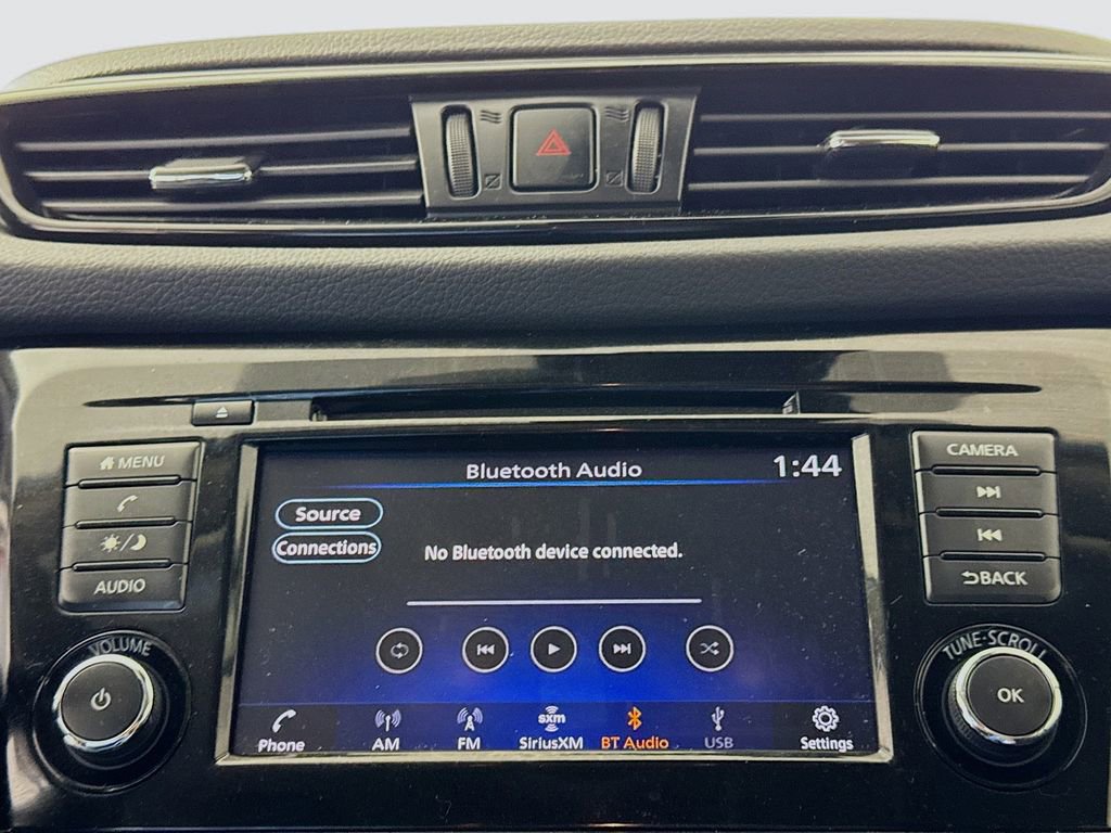 Used 2020 Nissan Rogue Sport S image 18