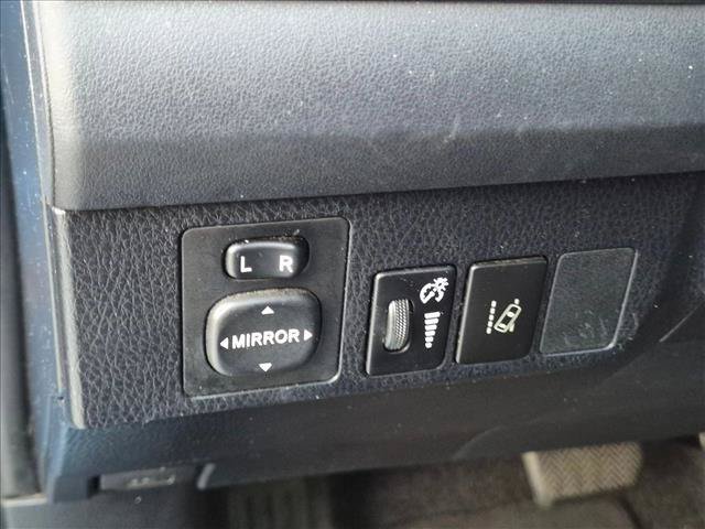 Used 2018 Toyota RAV4 LE FWD image 14