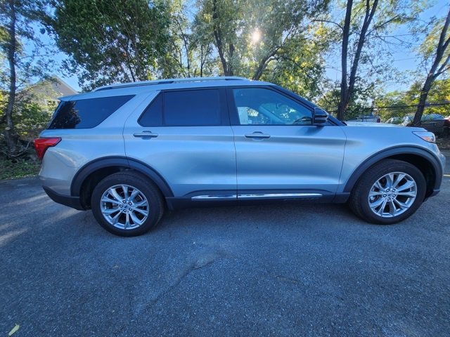 Used 2022 Ford Explorer Limited w/ Equipment Group 301A image 9