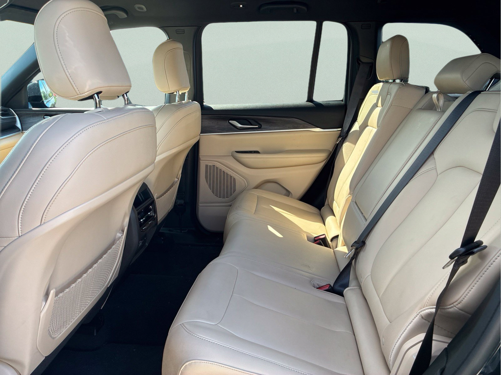 Certified 2023 Jeep Grand Cherokee Limited w/ Trailer Tow Prep Group (B) AWD/4WD image 8