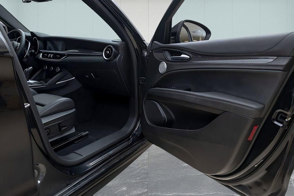 Used 2023 Alfa Romeo Stelvio Quadrifoglio AWD/4WD image 35