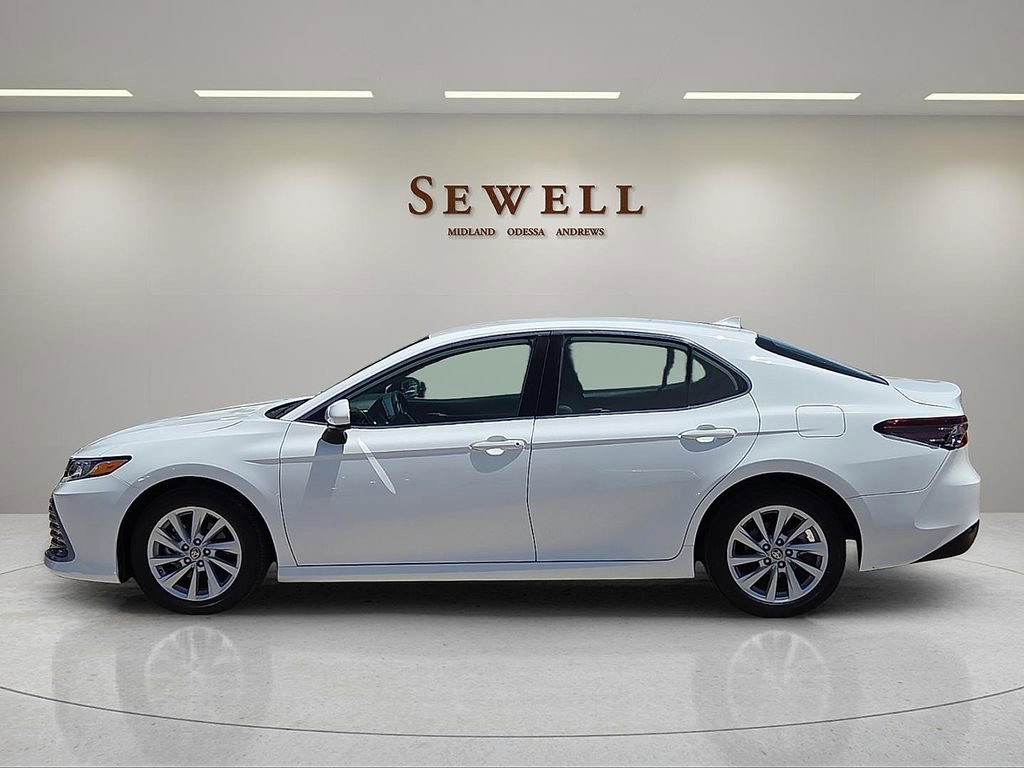 Used 2022 Toyota Camry LE FWD image 2