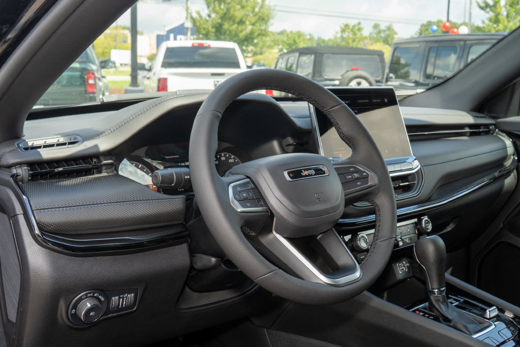 New 2026 Jeep Compass Latitude AWD/4WD image 14