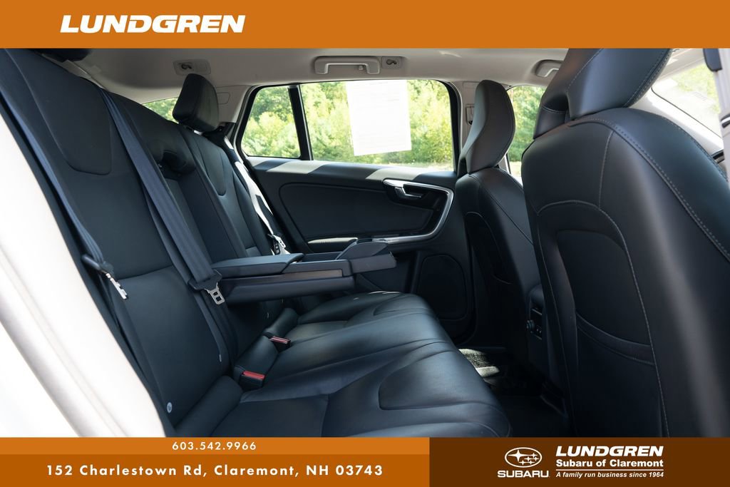 Used 2017 Volvo V60 T5 Premier w/ Convenience Package image 29