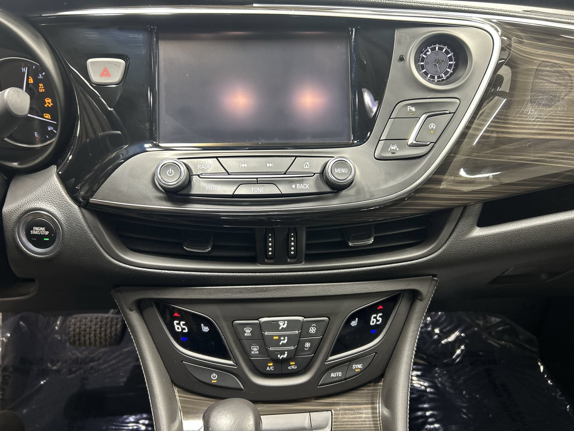 Used 2019 Buick Envision Premium w/ LPO, Active Package AWD/4WD image 12