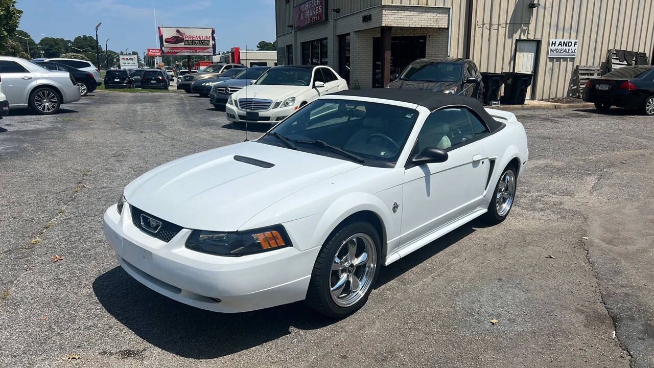 Used 1999 Ford Mustang Convertible RWD image 9