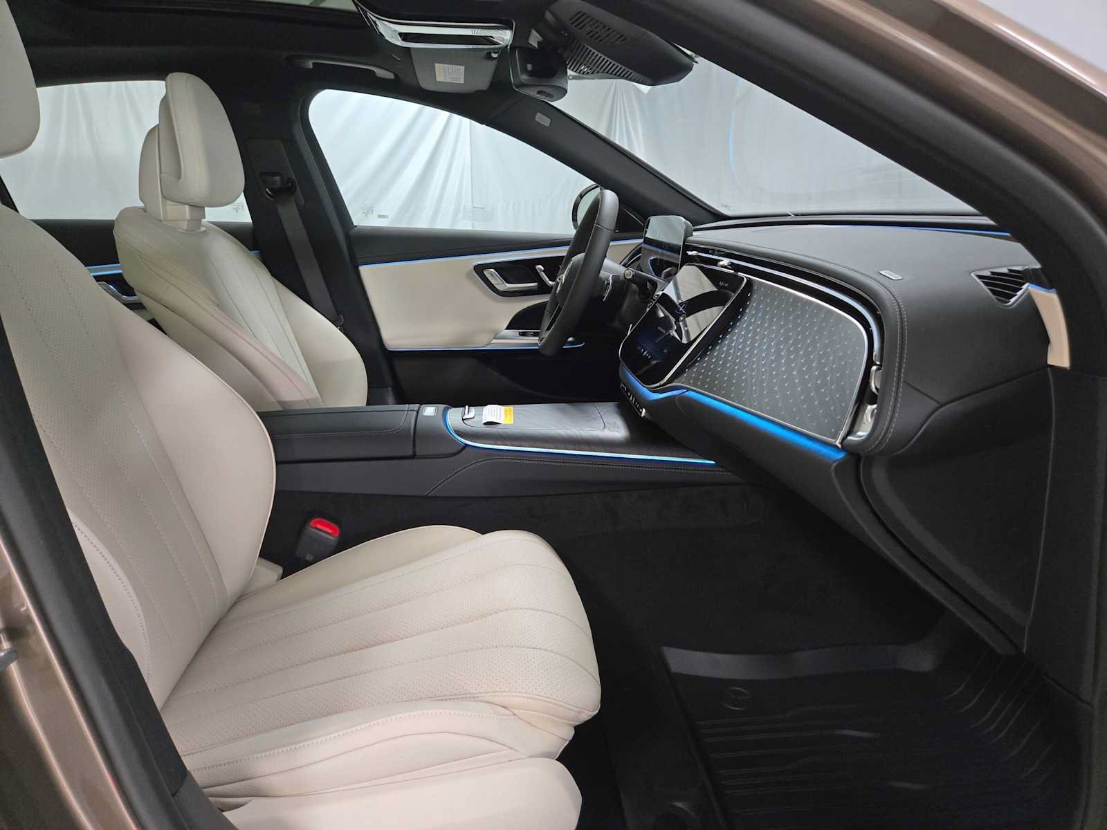 New 2027 Mercedes-Benz E 350 4MATIC Sedan image 11