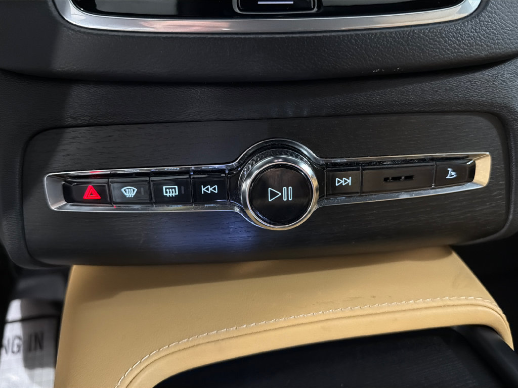 Certified 2023 Volvo XC90 B6 Ultimate w/ Protection Package Premier AWD/4WD image 18