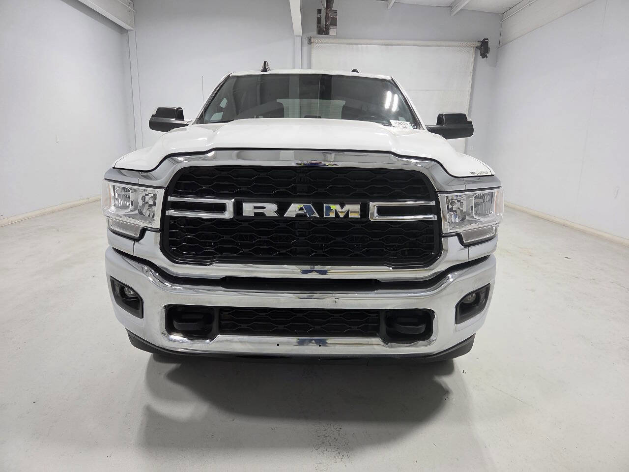 Used 2022 RAM 2500 Tradesman w/ Chrome Appearance Group image 2