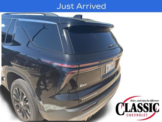 Used 2025 Chevrolet Traverse LT w/ Sun and Wheel Package image 16