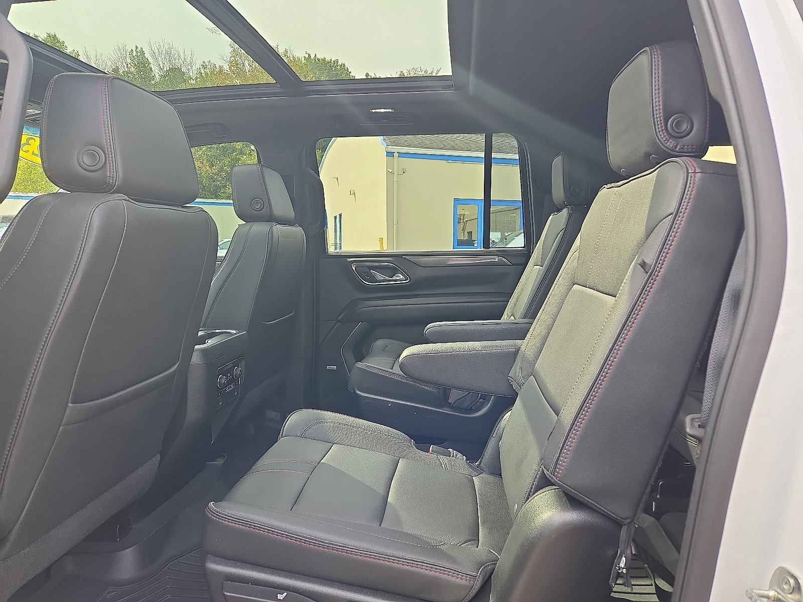 Used 2023 Chevrolet Suburban RST w/ Luxury Package image 10