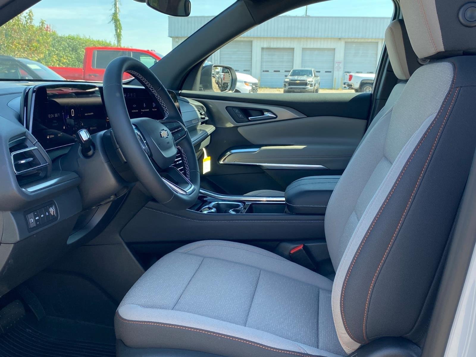 New 2027 Chevrolet Traverse LT w/ LPO, Floor Liner Package AWD/4WD image 13