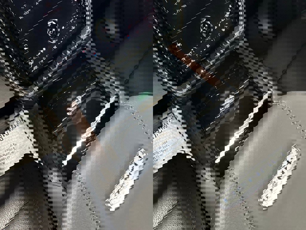 Used 2025 GMC Yukon XL Denali w/ Sun & Power Step Package image 35