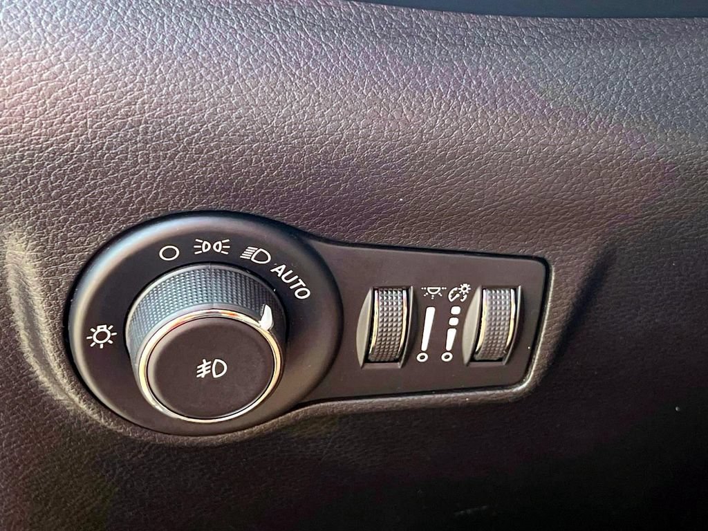 Certified 2022 Jeep Compass Limited w/ Sun and Sound Group AWD/4WD image 22