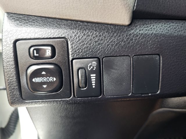 Used 2016 Toyota Corolla LE FWD image 22