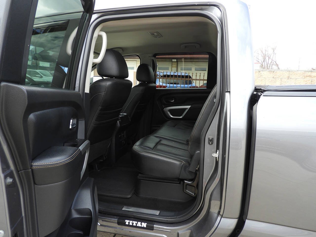 Used 2018 Nissan Titan SL w/ Chrome Package AWD/4WD image 22