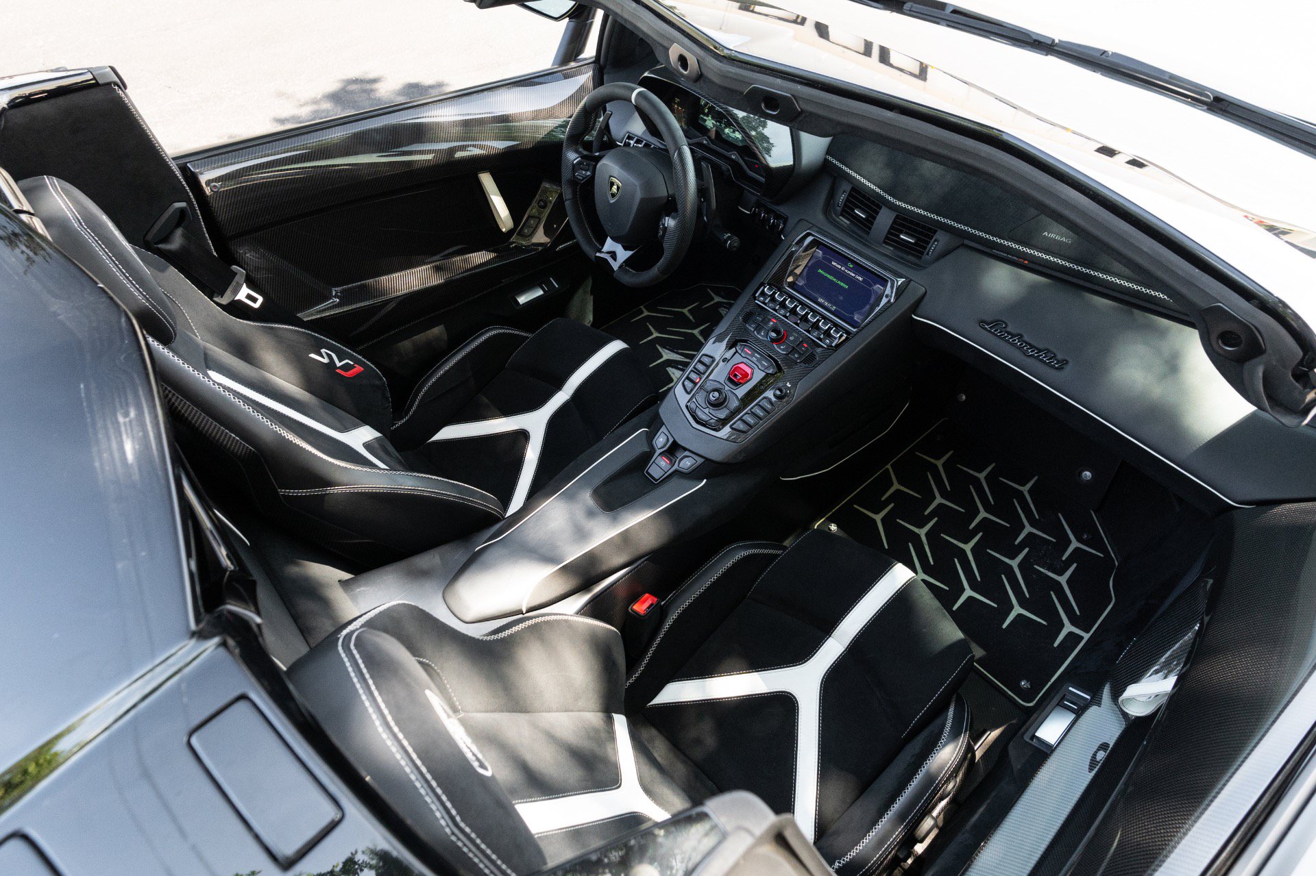 Used 2020 Lamborghini Aventador SVJ AWD/4WD image 89
