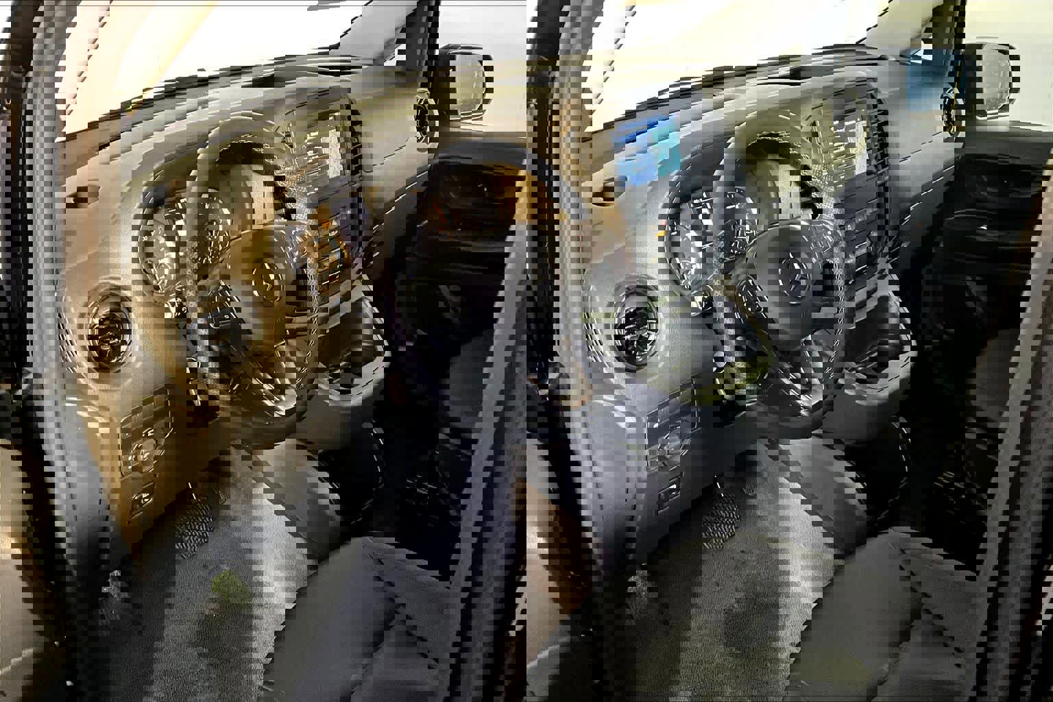 Used 2023 Mercedes-Benz Metris Passenger image 18