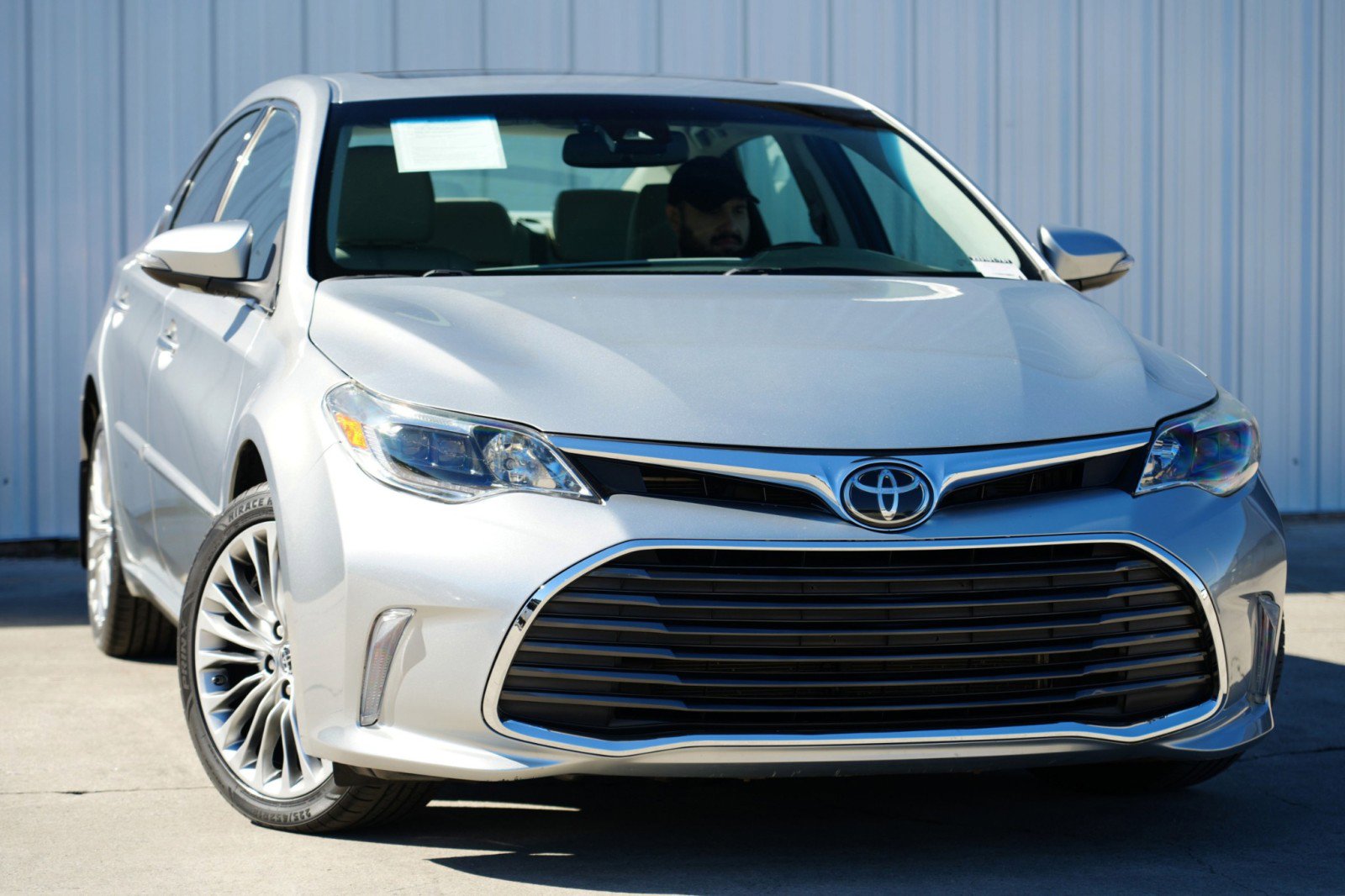 Used 2016 Toyota Avalon Limited w/ Toyota Safety Sense Package image 2